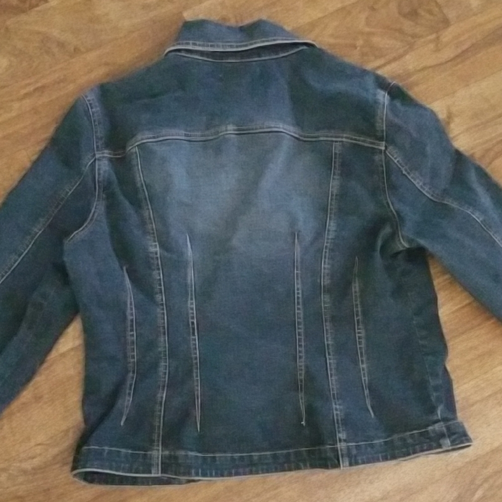 Ami Blue Jean Jacket Cropped Style - Picture 7 of 7